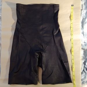 NWOT Waist Butt Thigh Shaper by Underscore